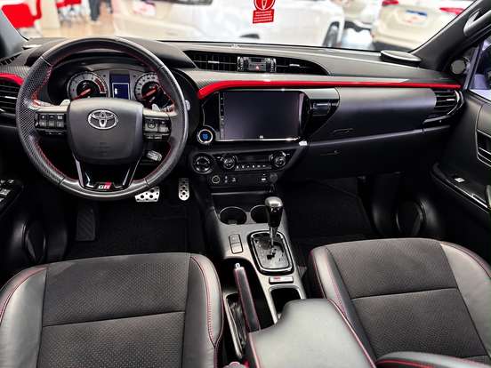 TOYOTA-HILUX-2.8 D-4D TURBO DIESEL CD GR-S 4X4 AUTOMÁTICO TOYOTA-HILUX-2023