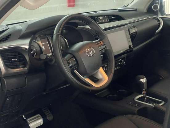 TOYOTA-HILUX-2021