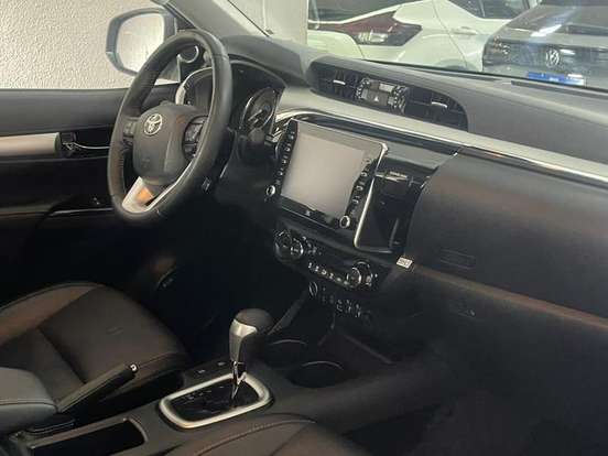 TOYOTA-HILUX-2021