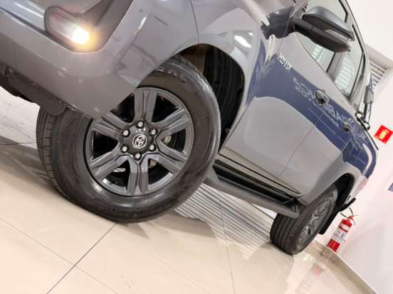TOYOTA-HILUX-2.8 D-4D TURBO DIESEL CD SR 4X4 AUTOMÁTICO TOYOTA-HILUX-2024