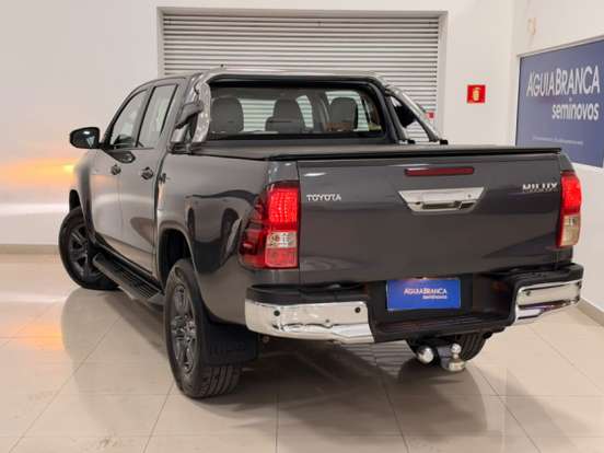 TOYOTA-HILUX-2024