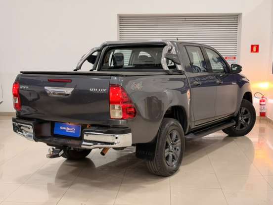 TOYOTA-HILUX-2.8 D-4D TURBO DIESEL CD SR 4X4 AUTOMÁTICO TOYOTA-HILUX-2024
