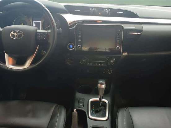 TOYOTA-HILUX-2.8 D-4D TURBO DIESEL CD SRV 4X4 AUTOMÁTICO TOYOTA-HILUX-2022
