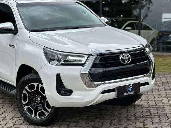 TOYOTA-HILUX-2024