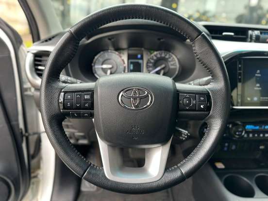 TOYOTA-HILUX-2024
