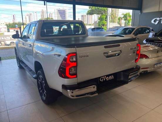 TOYOTA-HILUX-2023