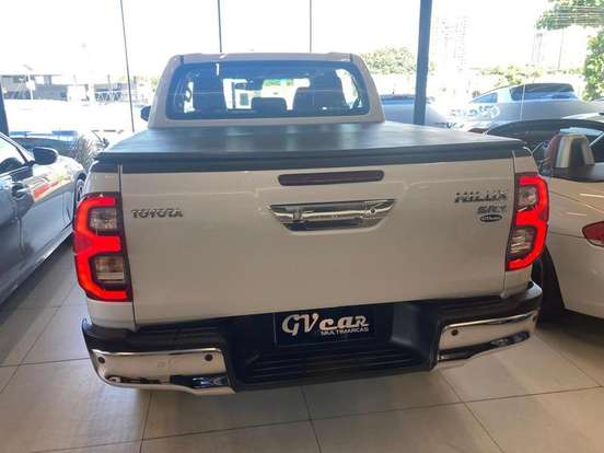TOYOTA-HILUX-2.8 D-4D TURBO DIESEL CD SRX 4X4 AUTOMÁTICO TOYOTA-HILUX-2023