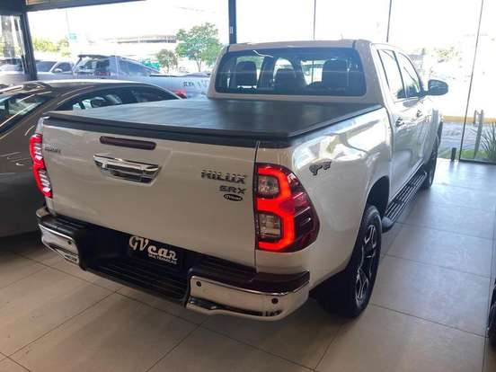 TOYOTA-HILUX-2.8 D-4D TURBO DIESEL CD SRX 4X4 AUTOMÁTICO TOYOTA-HILUX-2023