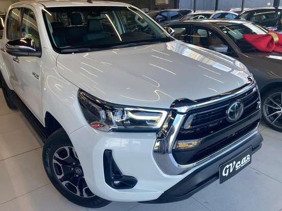 TOYOTA-HILUX-2023