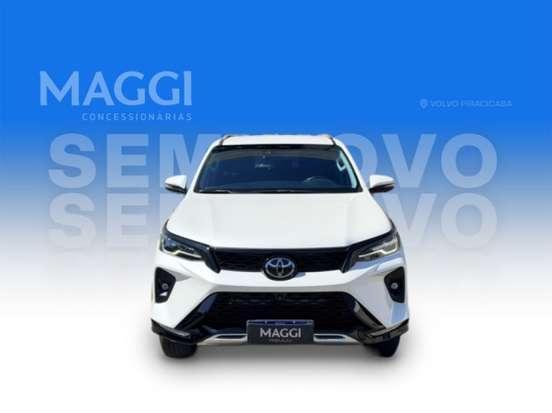 TOYOTA-HILUX-2025