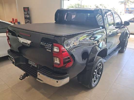 TOYOTA-HILUX-2023