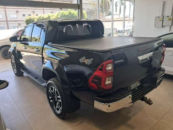 TOYOTA-HILUX-2023