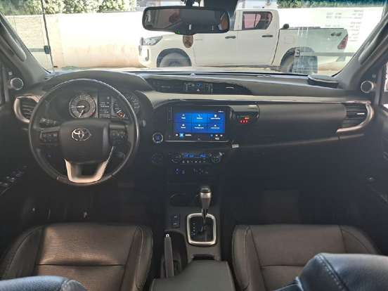 TOYOTA-HILUX-2.8 D-4D TURBO DIESEL CD SRX 4X4 AUTOMÁTICO TOYOTA-HILUX-2023