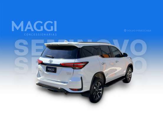 TOYOTA-HILUX-2025
