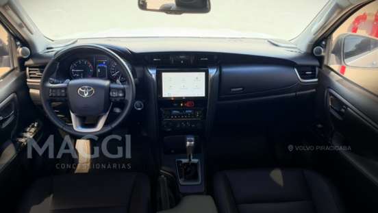 TOYOTA-HILUX-2025