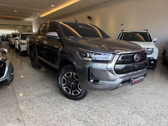 TOYOTA HILUX 2.8 D-4D TURBO DIESEL CD SRX 4X4 AUTOMÁTICO
