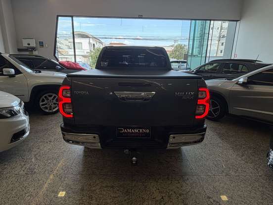TOYOTA-HILUX-2022