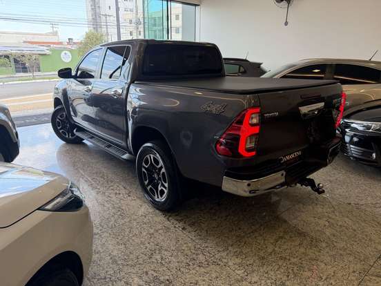 TOYOTA-HILUX-2022