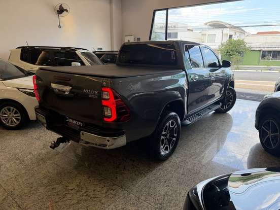 TOYOTA-HILUX-2022