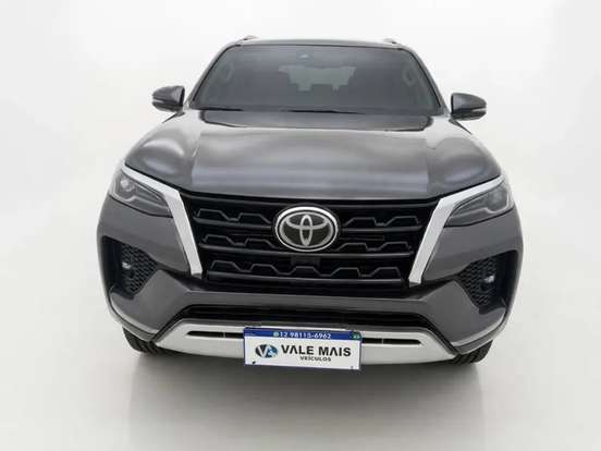 TOYOTA-HILUX-2.8 D-4D TURBO DIESEL CD SRX 4X4 AUTOMÁTICO TOYOTA-HILUX-2021