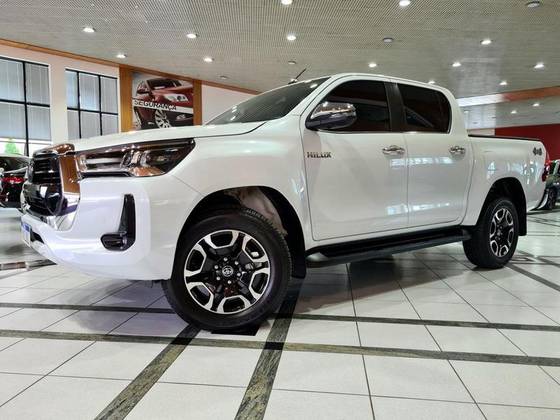 TOYOTA HILUX 2.8 D-4D TURBO DIESEL CD SRX 4X4 AUTOMÁTICO