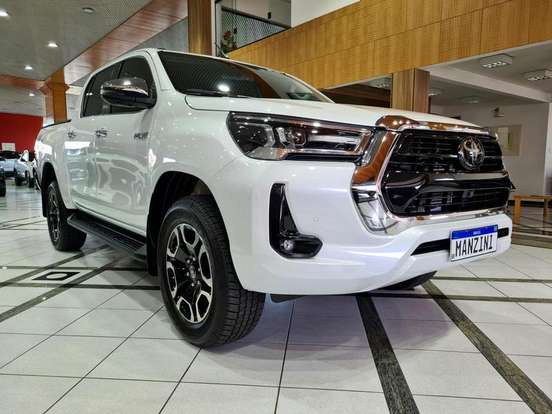 TOYOTA-HILUX-2024