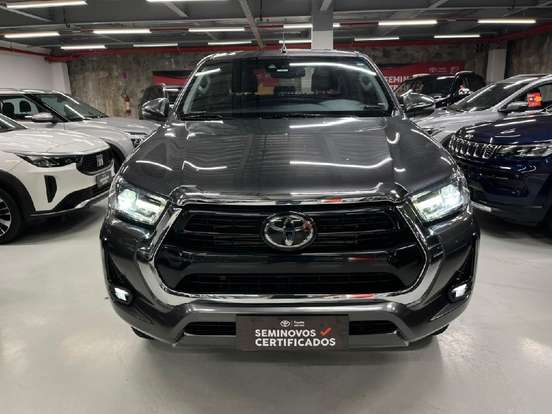 TOYOTA-HILUX-2.8 D-4D TURBO DIESEL CD SRX 4X4 AUTOMÁTICO TOYOTA-HILUX-2023