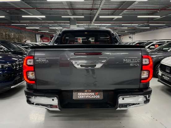 TOYOTA-HILUX-2.8 D-4D TURBO DIESEL CD SRX 4X4 AUTOMÁTICO TOYOTA-HILUX-2023