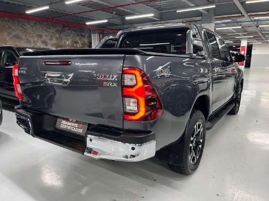 TOYOTA-HILUX-2.8 D-4D TURBO DIESEL CD SRX 4X4 AUTOMÁTICO TOYOTA-HILUX-2023
