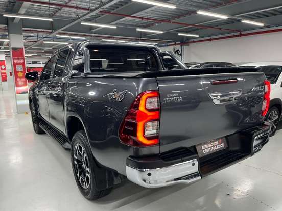 TOYOTA-HILUX-2023