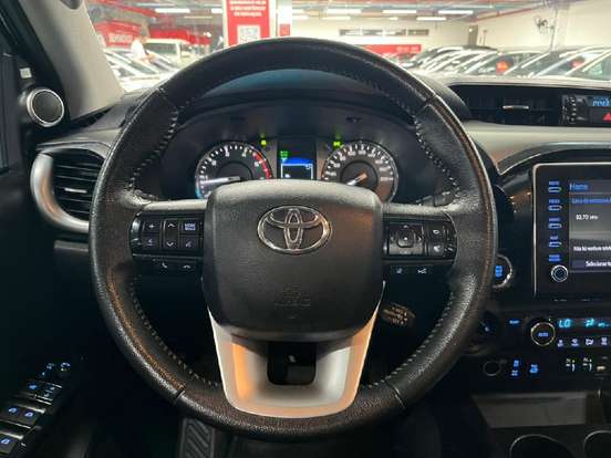TOYOTA-HILUX-2.8 D-4D TURBO DIESEL CD SRX 4X4 AUTOMÁTICO TOYOTA-HILUX-2023