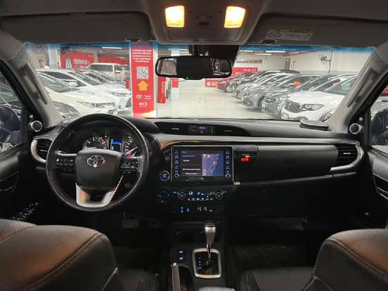 TOYOTA-HILUX-2.8 D-4D TURBO DIESEL CD SRX 4X4 AUTOMÁTICO TOYOTA-HILUX-2023