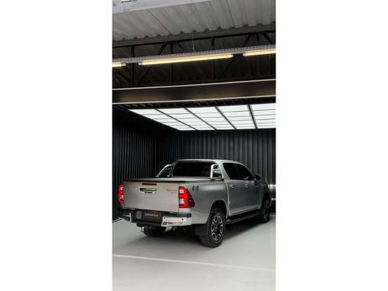 TOYOTA-HILUX-2.8 D-4D TURBO DIESEL CD SRX 4X4 AUTOMÁTICO TOYOTA-HILUX-2022