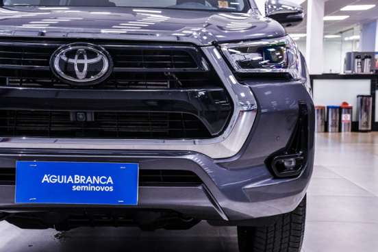 TOYOTA-HILUX-2025