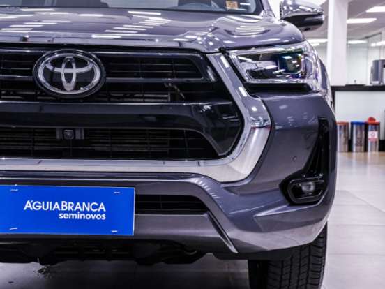 TOYOTA-HILUX-2.8 D-4D TURBO DIESEL CD SRX 4X4 AUTOMÁTICO TOYOTA-HILUX-2025