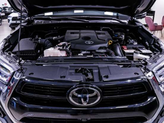 TOYOTA-HILUX-2.8 D-4D TURBO DIESEL CD SRX 4X4 AUTOMÁTICO TOYOTA-HILUX-2025