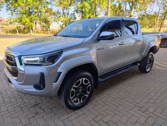 TOYOTA-HILUX-2.8 D-4D TURBO DIESEL CD SRX PLUS 4X4 AUTOMÁTICO TOYOTA-HILUX-2024