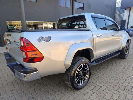 TOYOTA-HILUX-2024