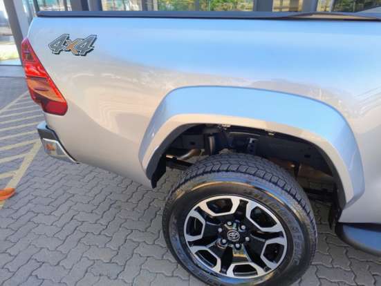 TOYOTA-HILUX-2.8 D-4D TURBO DIESEL CD SRX PLUS 4X4 AUTOMÁTICO TOYOTA-HILUX-2024