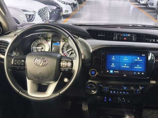 TOYOTA-HILUX-2024