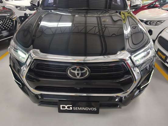 TOYOTA-HILUX-2.8 D-4D TURBO DIESEL CD SRX PLUS 4X4 AUTOMÁTICO TOYOTA-HILUX-2024