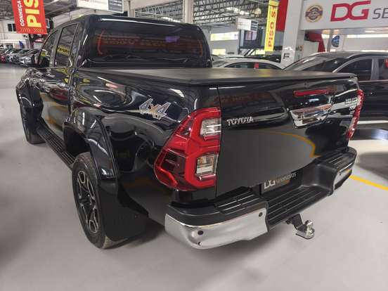 TOYOTA-HILUX-2.8 D-4D TURBO DIESEL CD SRX PLUS 4X4 AUTOMÁTICO TOYOTA-HILUX-2024