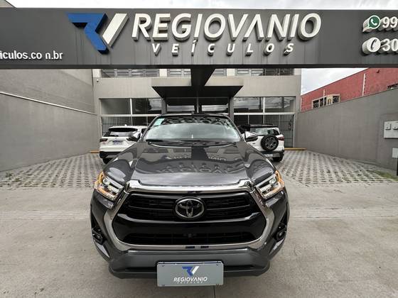 TOYOTA HILUX 2.8 D-4D TURBO DIESEL CD SRX PLUS 4X4 AUTOMÁTICO
