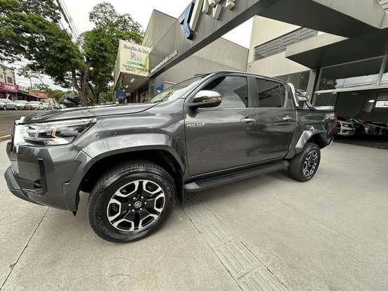 TOYOTA-HILUX-2024