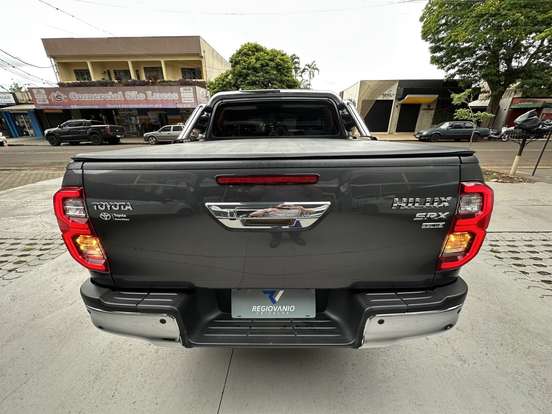 TOYOTA-HILUX-2.8 D-4D TURBO DIESEL CD SRX PLUS 4X4 AUTOMÁTICO TOYOTA-HILUX-2024