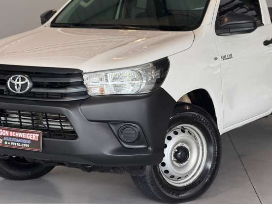 TOYOTA-HILUX-2023