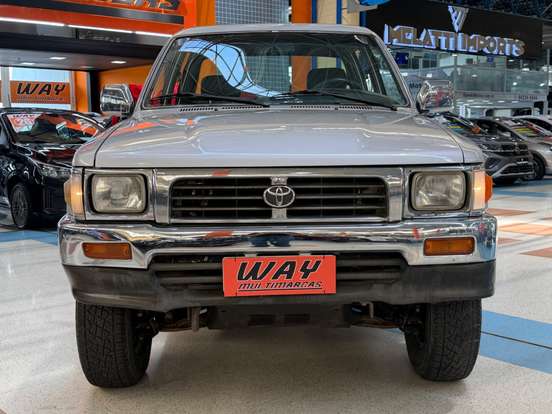 TOYOTA-HILUX-2000