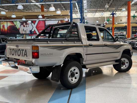 TOYOTA-HILUX-2000