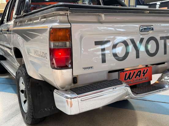 TOYOTA-HILUX-2000