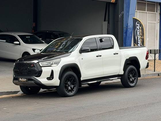 TOYOTA HILUX 2.8 GR SPORT 4X4 CD 16V DIESEL 4P AUTOMÁTICO